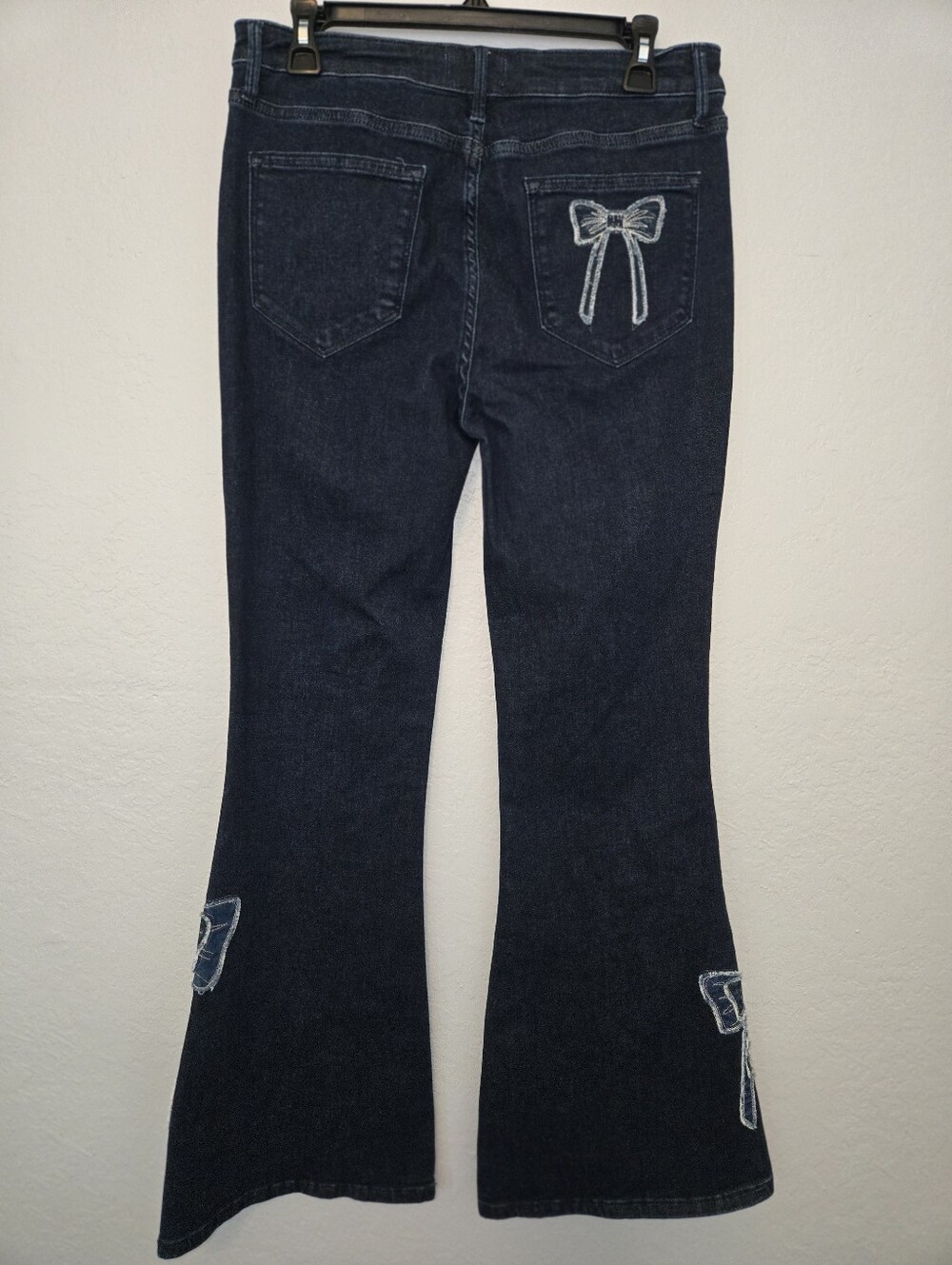 DRIFTWOOD Dark Indigo Embroidered Bow Flare Jeans 29W 32.5L - Picture 3 of 6
